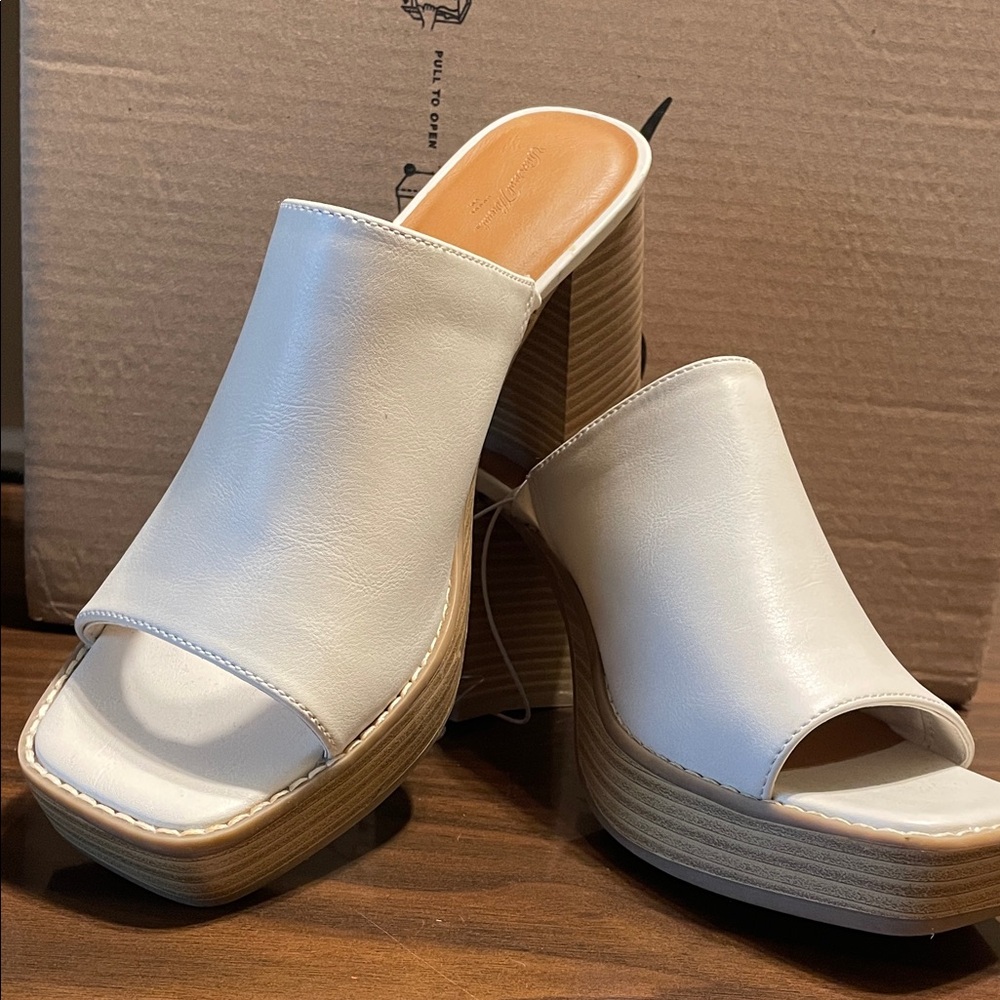 Universal Thread Cream Platform Mules